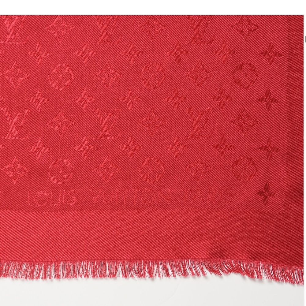 LOUIS VUITTON
Silk Wool Monogram Shawl